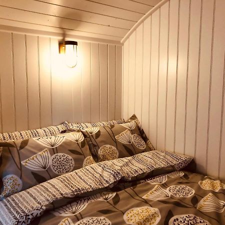 Herringfleet Somerleyton Meadows - The Hideaway Hut & Hot Tub المظهر الخارجي الصورة