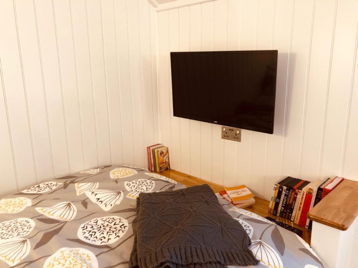 Herringfleet Somerleyton Meadows - The Hideaway Hut & Hot Tub المظهر الخارجي الصورة